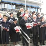 image-151379 kozan.gr: Κάλαντα και χριστουγεννιάτικα τραγούδια έψαλλε, το πρωί της Κυριακής 16/12, στην κεντρική πλατεία Κοζάνης, η χορωδία του Ερυθρού Σταυρού Κοζάνης (Φωτογραφίες & Βίντεο)