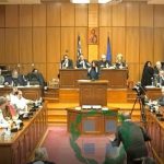 image-160446 kozan.gr: Ο Πρόεδρος του Περιφερειακού Συμβουλίου Φ. Κεχαγιάς απέβαλλε πολίτη που παρακολουθούσε τη συνεδρίαση του Π.Σ. και κρατούσε στα χέρια του μια φωτογραφία του Περιφερειάρχη Θ. Καρυπίδη με τον Κοτζιά – Πώς αντέδρασε ο πολίτης …και τι φώναξε (Βίντεο)