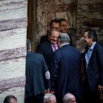 image-159359 kozan.gr: H φωτογραφία, του Γ. Κασαπίδη, με τις πατερίτσες, δίπλα στο Κώστα Καραμανλή, από τη σημερινή ψηφοφορία στη Βουλή