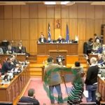 image-157962 kozan.gr: Χαμός στο Περιφερειακό Συμβουλιο: E. Παναγιωτίδου σε Μ. Καρυπίδου: “Άντε «μαρή» πήγαινε να μάθεις ποια είναι τα μηδενικά από τα χιλιάρικα. Έξυπνη!” (Βίντεο)