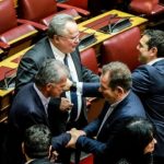 image-157690 kozan.gr: Tα συγχαρητήρια από τον Πρωθυπουργό και τον βουλευτή Κοζάνης, Μίμη Δημητριάδη στο βουλευτή Σπύρο Δανέλλη, με την ψήφο του οποίου κρίθηκε, υπέρ της κυβέρνησης, η χθεσινή ψηφοφορία (Φωτογραφίες)
