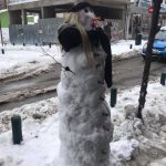 image-156347 Η θηλυκή χιονάνθρωπος που δημιούργησαν οι εργαζόμενοι στα Καλλυντικά Παφύλης / Pafilis Beauty Store στη Κοζάνη