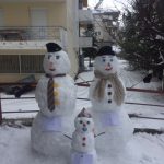 image-156327 Φωτογραφία και σχόλιο αναγνώστριας στο kozan.gr: “Ο Τηλέμαχος, η Υπατία και η Σοφία, όχι σε μορφή κακοκαιρίας, αλλά χιονανθρώπων στην Οδό Σωκράτους”