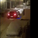 image-156226 kozan.gr: Ώρα 23:05: Φωτιές, στα χιόνια, “πετούσαν” τα λάστιχα αυτοκινήτου που επιχείρησε να ανέβει την ανηφόρα στην οδό Πύρρου στην Κοζάνη (Βίντεο)