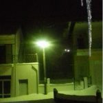 image-155252 Δραματική περιγραφή από κάτοικο του Μικροβάλτου της κατάστασης που επικρατεί λόγω του χιονιά – Στα στενά το χιόνι φτάνει το ένα μέτρο – Στα τηλέφωνα του Δήμου δεν απαντά κανείς