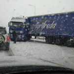 image-155018 kozan.gr: Ώρα 14:30: Εγνατία Οδός, λίγο πριν τη Βέροια: Νταλίκα “δίπλωσε” κι ακινητοποιήθηκε στην άκρη του δρόμου (Φωτογραφία)