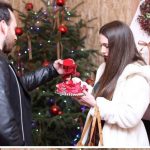 image-154903 Αξέχαστη παραμονή Χριστουγέννων για το ζευγάρι από την Πτολεμαΐδα – Της έκανε πρόταση γάμου στο σπιτάκι του Άγιου Βασίλη στη Βέροια