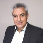 image-154638 Ο βουλευτής του ΣΥΡΙΖΑ Χρήστος Μπγιάλας έριξε στο κουτί – κουμπαρά παιδιών, που έλεγαν τα κάλαντα, 5 ευρώ και του τα επέστρεψαν πίσω – Στη συνέχεια του τα «έψαλλαν» με το “Μακεδονία ξακουστή”