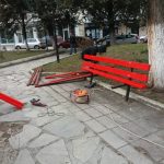 image-163282 kozan.gr: Αντικατάσταση των παλαιών ξύλων στα παγκάκια του παλαιού πάρκου Πτολεμαΐδας (Φωτογραφίες)
