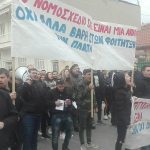 image-166899 kozan.gr: Κοζάνη: 17:50: Παράσταση διαμαρτυρίας, από φοιτητές του ΤΕΙ Δ. Μακεδονίας, έξω από το κτήριο της δημοτικής βιβλιοθήκης Κοζάνης, όπου είναι προγραμματισμένη εκδήλωση με τον Υπουργό Παιδείας Κ. Γαβρόγλου – Ισχυρή αστυνομική δύναμη (Φωτογραφίες)