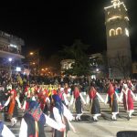 image-167271 kozan.gr: Χοροί από την Θράκη παρουσιάστηκαν, στην κεντρική πλατεία Κοζάνης, το βράδυ, της Κυριακής της Μικρής Αποκριάς (Φωτογραφίες & Βίντεο)