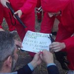 image-169147 kozan.gr: Υπό την απειλή «όπλων» των μελών του Φανού Παύλου Μελά, ο δήμαρχος Κοζάνης υπογράφει χαρτί για ανεξάρτητο δήμο Κοζάνης, χωρίς αούτους και χωριατέους (Βίντεο)