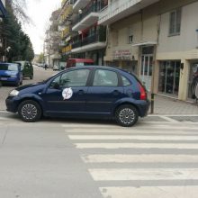 image-172012 kozan.gr: Πτολεμαΐδα: Σημερινή φωτογραφία αναγνώστη με αυτοκίνητο της ΔΕΗ παρκαρισμένο σε διάβαση