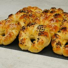 image-172395 Το foodaholics.gr προτείνει Ανατολίτικα τυροκούλουρα Άτσμα (Βίντεο)