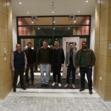 image-173752 Ενημερωτική συνάντηση του υπ. Δημάρχου Περικλή Αλειφέρη και αντιπροσωπείας υποψηφίων δημοτικών συμβούλων με τον Πρόεδρο και τον Αντιπρόεδρο της Κοβενταρείου Δημοτικής Βιβλιοθήκης (Φωτογραφίες)