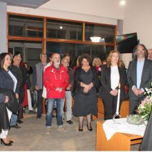 image-174231 Πολύς κόσμος στα εγκαίνια του εκλογικού κέντρου της «Γέφυρας» του υποψήφιου δημάρχου Χρήστου Ελευθερίου στα Σέρβια – Παρουσιάστηκαν οι πρώτοι 18 υποψήφιοι (Βίντεο – Φωτογραφίες)