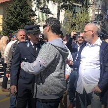image-174399 kozan.gr: Κοζάνη: Mε το πέρας της παρέλασης συμπολίτης μας αποδοκίμασε τους επισήμους, όπου βρισκόταν η Υφυπουργός Εσωτερικών Μακεδονίας – Θράκης, Ελευθερία Χατζηγεωργίου, φωνάζοντας «φασίστες» (Βίντεο)