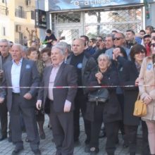 image-174403 Γρεβενά: Αντιδράσεις πολιτών για την Μακεδονία στον εορτασμό της 25ης Μαρτίου (Βίντεο)