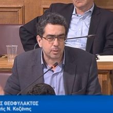 image-176013 ΓΙΑΝΝΗΣ ΘΕΟΦΥΛΑΚΤΟΣ για α΄ κατοικία: »To μόνο λάθος της Κυβέρνησης ήταν ότι δεν προστάτεψε τις βίλες με τις πισίνες!»