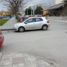 image-177885 Σχόλιο αναγνώστη στο kozan.gr: Κοζάνη: Παρκάρισμα «όπου με βολεύει» στις 19:10 σε δρόμο που οδηγεί σε δύο σούπερ μάρκετ