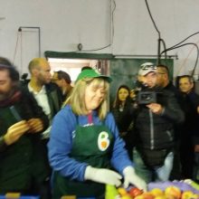 image-180247 kozan.gr: Ώρα 12:05 μ.μ.: Στις εγκαταστάσεις του Αγροτικού Συνεταιρισμού «ΑΣΕΠΟΠ Βελβεντού» ξεναγήθηκε ο Πρωθυπουργός Αλέξης Τσίπρας (Βίντεο & Φωτογραφίες)