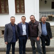image-180401 kozan.gr: Αυτοκινητοπομπή διαμαρτυρίας από το Σωματείο Εκπαιδευτών Δυτικής Μακεδονίας στους δρόμους της Κοζάνης – Παρέδωσαν υπόμνημα στον Πρωθυπουργό Αλέξη Τσίπρα (Φωτογραφίες & Βίντεο)