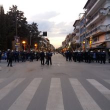 image-180784 kozan.gr: Ώρα 20:20: Πτολεμαΐδα: Αποδοκιμάστηκαν, κατά την είσοδό τους, στο δημαρχείο Εορδαίας οι υποψήφιοι Ευρωβουλευτές του ΣΥΡΙΖΑ Κώστας Αρβανίτης & Αλέξανδρος Νικολαΐδης (Βίντεο & Φωτογραφίες)