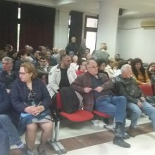 image-181156 kozan.gr: Πτολεμαΐδα: Πραγματοποιήθηκε, το απόγευμα της Πέμπτης 17 Απριλίου, η συγκέντρωση της Τομεακής Επιτροπής Ενεργειακού Κέντρου του ΚΚΕ, παρουσία της Τίνα Κουζιάκη, υποψήφιας Ευρωβουλευτής του ΚΚΕ (Φωτογραφίες & Βίντεο)