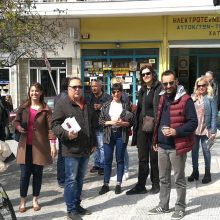 image-181579 Tη λαϊκή αγορά της Κοζάνης επισκέφτηκαν το πρωί του Σαββάτου μέλη της Δημοτικής Κίνησης Κοζάνη Τόπος να Ζεις (Φωτογραφίες)