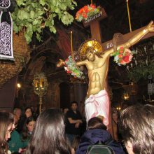 image-183297 kozan.gr: Ώρα 21.00: Πλήθος πιστών στην Ακολουθία των Αγίων Παθών στον Άγιο Νικόλαο Κοζάνης – «Σήμερον κρεμάται επί ξύλου» (Φωτογραφίες & Βίντεο)