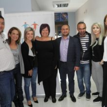 image-184664 kozan.gr: Εκδήλωση ευαισθητοποίησης και ενημέρωσης της τοπικής κοινωνίας για την εθελούσια δωρεά μυελού των οστών, διοργάνωσε, σήμερα 3/5 η ΝΟΔΕ Κοζάνης – Παρούσα η υποψηφία Ευρωβουλευτής της ΝΔ Πέγκυ Σταθακοπούλου (Φωτογραφίες & Βίντεο)