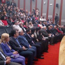 image-185440 Πραγματοποιήθηκε στην κατάμεστη αίθουσα του Βουδούρειου Πολιτιστικού Κέντρου Σιάτιστας η ετήσια τελετή για την βράβευση των πολύτεκνων μητέρων και των επιτυχόντων μαθητών των ΑΕΙ και ΤΕΙ για τα έτη 2018-2019