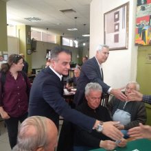 image-186422 Καρυπίδης: «Το όραμα μου για την Δεσκάτη είναι η μετατροπή της σε Μεγάλο Οδικό Κέντρο» – «Δεν σας είχαν αναφέρει ούτε καν την λέξη ¨φυσικό αέριο» οι υποψήφιοι …»τεχνοκράτες» (Φωτογραφίες)