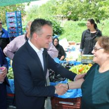 image-186891 Mε επίσκεψη στην λαϊκή αγορά της Τοπικής κοινότητας Μελίτης και ομιλία στο κοινοτικό κατάστημα συνεχίστηκε η περιοδεία του Θόδωρου Καρυπίδη στην Φλώρινα.