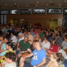 image-202539 kozan.gr: Βραδιά τζαζ, με σόλο εμφάνιση του Χρήστου Ραφαηλίδη πραγματοποιήθηκε το βράδυ της Δευτέρας 29/7, στη Κοβεντάρειο Δημοτική Βιβλιοθήκη Κοζάνης (Φωτογραφίες & Βίντεο)