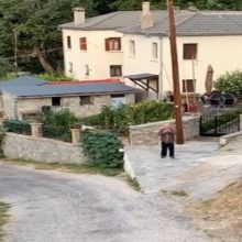 image-239616 kozan.gr: Πεντάλοφος Βοΐου: Γλυκοξυπνάει τους συγχωριανούς τους, κάθε πρωί, παίζοντας φλογέρα (Bίντεο)
