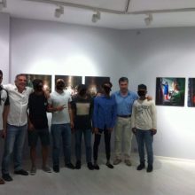 image-239798 Επίσκεψη της Δομής Φιλοξενίας Ασυνόδευτων Ανηλίκων στη φωτογραφική έκθεση του Περικλή Μεράκου, στο Μουσείο Τεχνών Κοζάνης