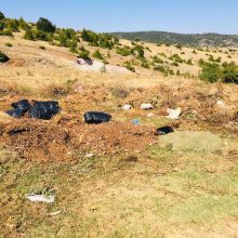 image-240921 Καταγγελία αναγνώστη στο kozan.gr: Σκουπίδια πεταμένα στο δρόμο Βατερού – Αργίλου λίγο πιο έξω από το Βατερό (Φωτογραφίες)