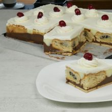 image-241130 To foodaholics.gr προτείνει γλυκό ψυγείου με 2 είδη κρέμας και κρουασάν