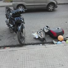 image-241133 kozan.gr: Τροχαίο ατύχημα, με πλαγιομετωπική σύγκρουση αυτοκινήτου (βανάκι) με μηχανάκι και ΠΑΛΙ στη συμβολή των οδών Σμύρνης με Πανόρμου στην Κοζάνη (Φωτογραφίες & Βίντεο)