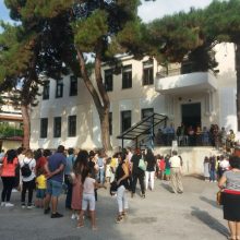 image-243514 kozan.gr: Πτολεμαΐδα: Φωτογραφίες και βίντεο από τον αγιασμό και τη διανομή φυλλαδίων, από την Τροχαία Πτολεμαΐδας, στο 1ο Δημοτικό Σχολείο (Πέτρινο)