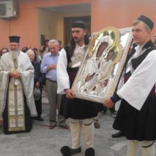 image-243630 kozan.gr: Πλήθος πιστών στον Ιερό Ναό των Αγίων Κωνσταντίνου και Ελένης Κοζάνης, το απόγευμα της Τετάρτης 11/9, στην υποδοχή της εικόνας της Παναγίας του Όρους των Ελαιών (Φωτογραφίες & Βίντεο)