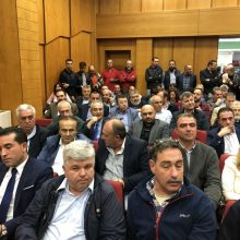 image-247458 kozan.gr: Γεμάτη η αίθουσα του περιφερειακού συμβουλίου, με πολίτες και εκπροσώπους φορέων, για τη σημερινή έκτακτη συνεδρίαση με θέμα τις ενεργειακές εξελίξεις (Φωτογραφίες)