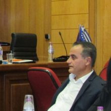 image-247492 kozan.gr: Θ. Καρυπίδης, στη συνεδρίαση του Π.Σ., απευθυνόμενος στον Γ. Κασαπίδη: “Πέστε στον Πρωθυπουργό να τα πάρει πίσω. Εαν δεν τα πάρει πίσω (εννοώντας τις δηλώσεις για πλήρη απεξάρτηση της χώρας από το λιγνίτη μέχρι το 2028), εμείς σε αυτή τη συζήτηση (εννοώντας των αντισταθμιστικών για την απολιγνιτοποίηση) δεν μπαίνουμε. Το “τυρί από τη φάκα” δεν θα το πάρουμε. Και θα δείτε ο λαός της Δ. Μακεδονίας στη φάκα θα οδηγήσει και τον κ. Μητσοτάκη κι εσάς, αν συναινέσετε μαζί του” (Βίντεο)