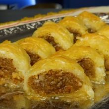 image-247512 Tο foodaholics.gr προτείνει Παραδοσιακό Γιαννιώτικο σιροπιαστό κλωστάρι