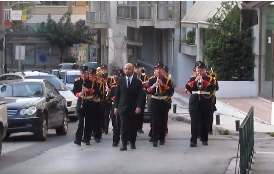 image-248681 kozan.gr: Ώρα 08:00 π.μ.: H φιλαρμονική του Δήμου Κοζάνης, «Πανδώρα», με αφορμή τη σημερινή επέτειο της απελευθέρωσης, παιανίζει εμβατήρια στους κεντρικούς δρόμους της Κοζάνης (Βίντεο)