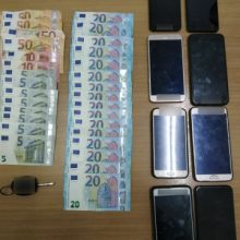 image-249631 Σύλληψη 19χρονου αλλοδαπού, σε περιοχή της Καστοριάς, για παράνομη μεταφορά αλλοδαπών και πλαστογραφία πιστοποιητικών (Φωτογραφίες)
