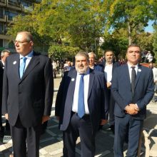image-250046 kozan.gr: Ώρα 11:30 π.μ.: H επιμνημόσυνη δέηση & κατάθεση στεφάνων, στο Μνημείο Πεσόντων στην Κεντρική Πλατεία Πτολεμαΐδας, στο πλαίσιο των εορταστικών εκδηλώσεων για τα Ελευθέρια της πόλης (Φωτογραφίες & Βίντεο)
