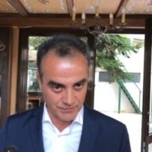 image-250482 kozan.gr: Θ. Καρυπίδης: “Νομίζω ότι τα Γρεβενά δεν “σηκώνουν” άλλους πρόσφυγες. Τα Γρεβενά έδειξαν την αλληλεγγύη τους” – Διαφωνεί με την άποψη ότι η παρουσία των προσφύγων στον ορεινό όγκο των Γρεβενών μείωσε την τουριστική κίνηση (Βίντεο)