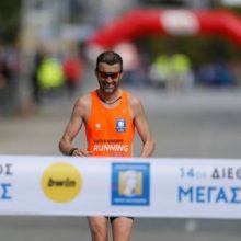 image-251142 Ένας μεγάλος αθλητής σταματά την ενεργό δράση. Ο εκ Κοζάνης Μιχάλης Παρμάκης έτρεξε τον τελευταίο αγώνα στον Νυχτερινό Ημιμαραθώνιο Θεσσαλονίκης